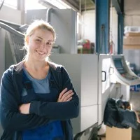 Auszubildende in der Werkstatt