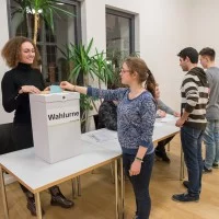 Schüler bei der Juniorwahl 