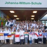 Im Rahmen des Erasmus-Projektes „European Challenges in Gene Editing by CRISPR“ arbeitet die Biotech-AG der Johanna- Wittum-Schule mit sieben europäischen Partnerschulen im Bereich innovativer biotechnologischer Grundlagenforschung von neurodegenerativen Erkrankungen zusammen.