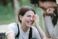 Zwei Gärtnerinnen bei der Pause